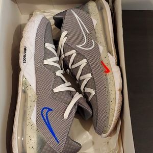Nike LeBron XV11